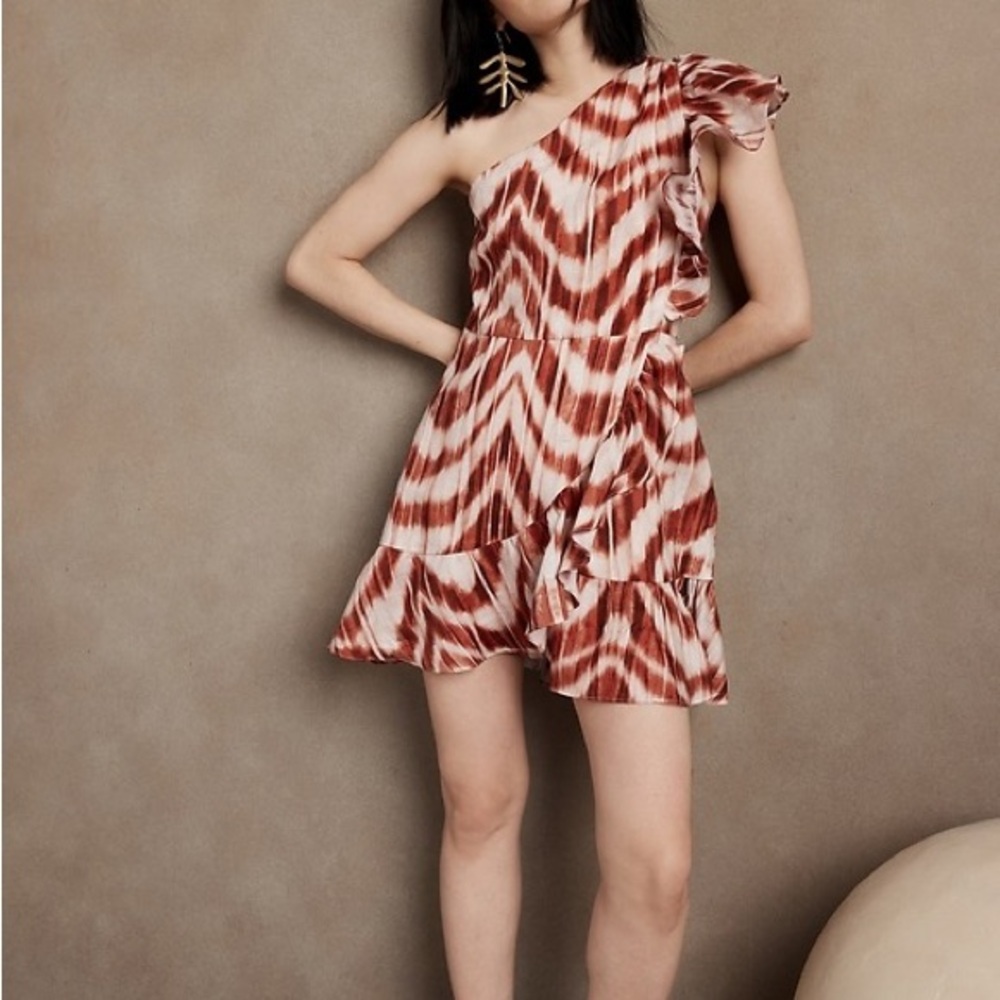 Banana Republic One-Shoulder Dress in Red and White